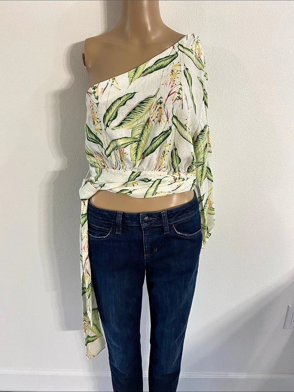 BCBGMAXAZRIA Floral One-Shoulder Blouse Size Medium